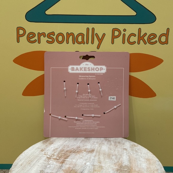 The Bakeshop Measuring Spoons & Spatula & Cookie Cutter Bundle - Picture 5 of 10